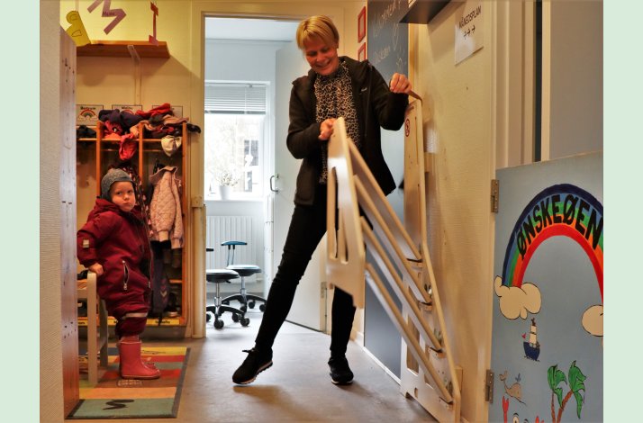 Vghngt pkldningsskammel til vuggestue